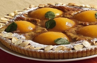 Tarta de almendras con duraznos